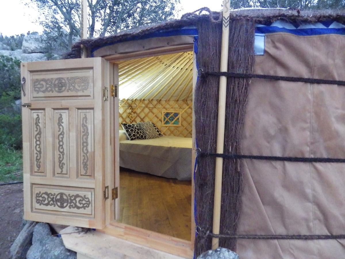 La Cera Farm Camping B&B サンタ・テレーザ・ガッルーラ エクステリア 写真
